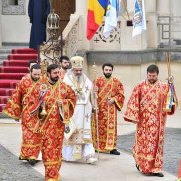 Patriarhul_Daniel_PS_Varlaam_PS_Timotei_la_Catedrala_Patriarhala_de_Sfantul_Apostol_Andrei_Ocrotitorul_Romaniei (2)