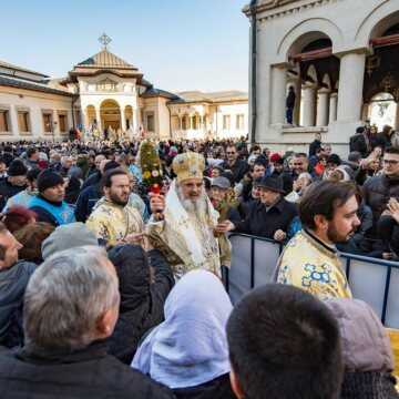 Patriarhul_Daniel_la_slujba_Botezului_Domnului