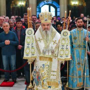 Patriarhul_Daniel_la_Botezul_Domnului_Catedrala _Patriarhala (1)