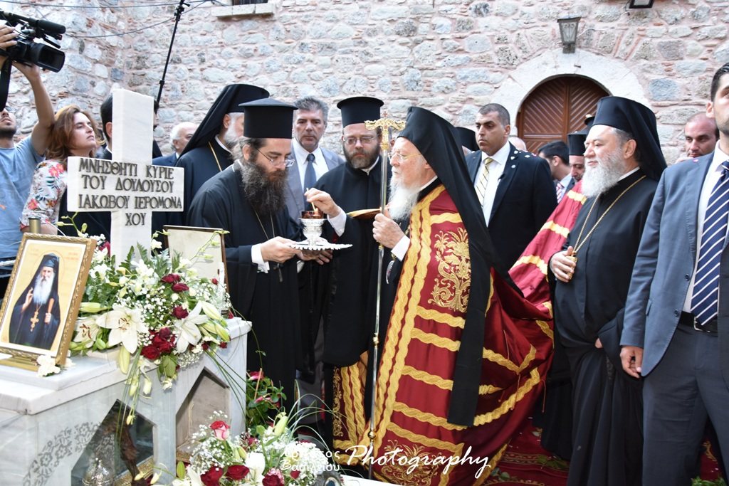 Patriarhul Ecumenic la mormantul Cuviosului Iacov Tsalikis