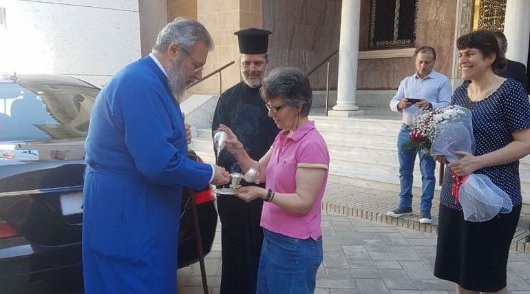 Arhiepiscopul Ciprului primit la sediul Arhiepiscopiei dupa externare