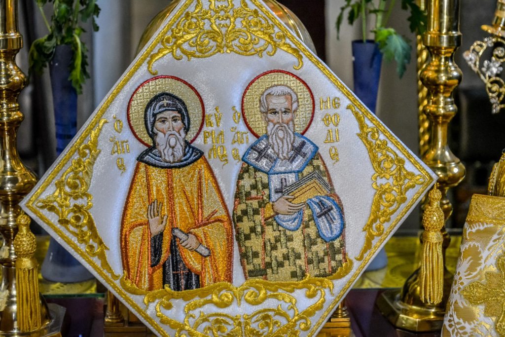 Sfinții Chiril și Metodie, reprezentați pe bederniță