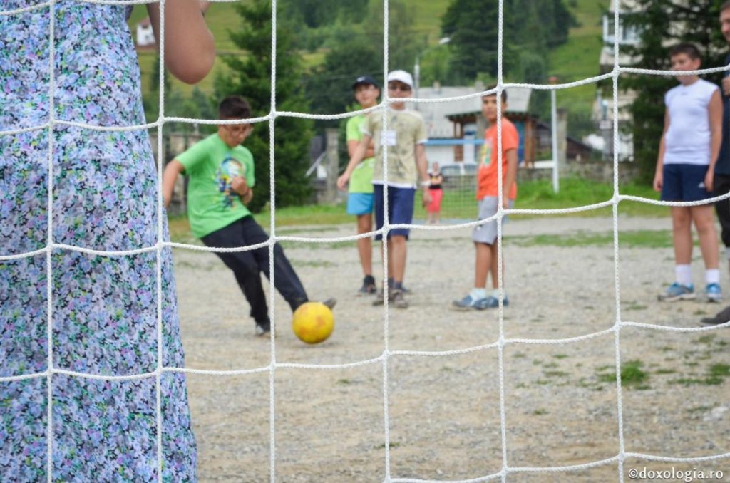 Tinerii din Arhiepiscopia Iașilor invitați la un campionat de fotbal între parohii